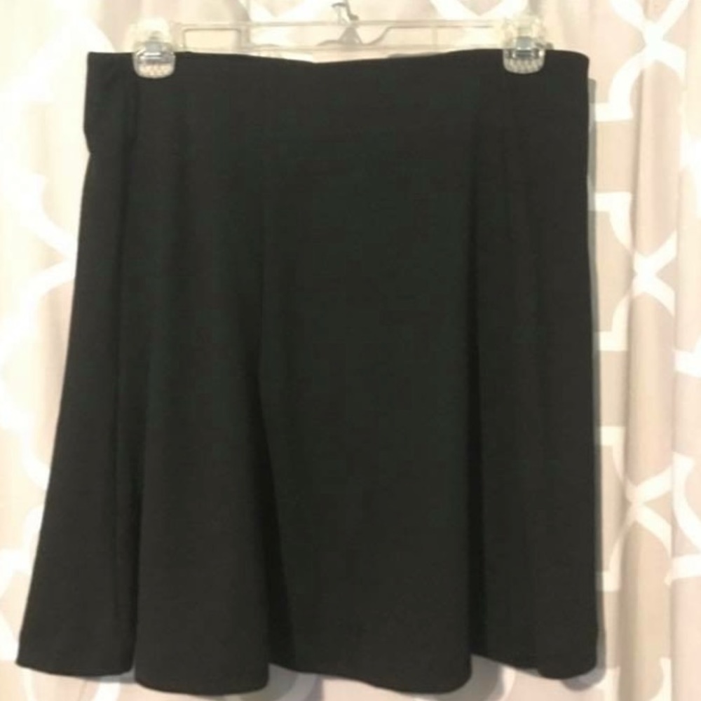 Black skirt with elastic waist band